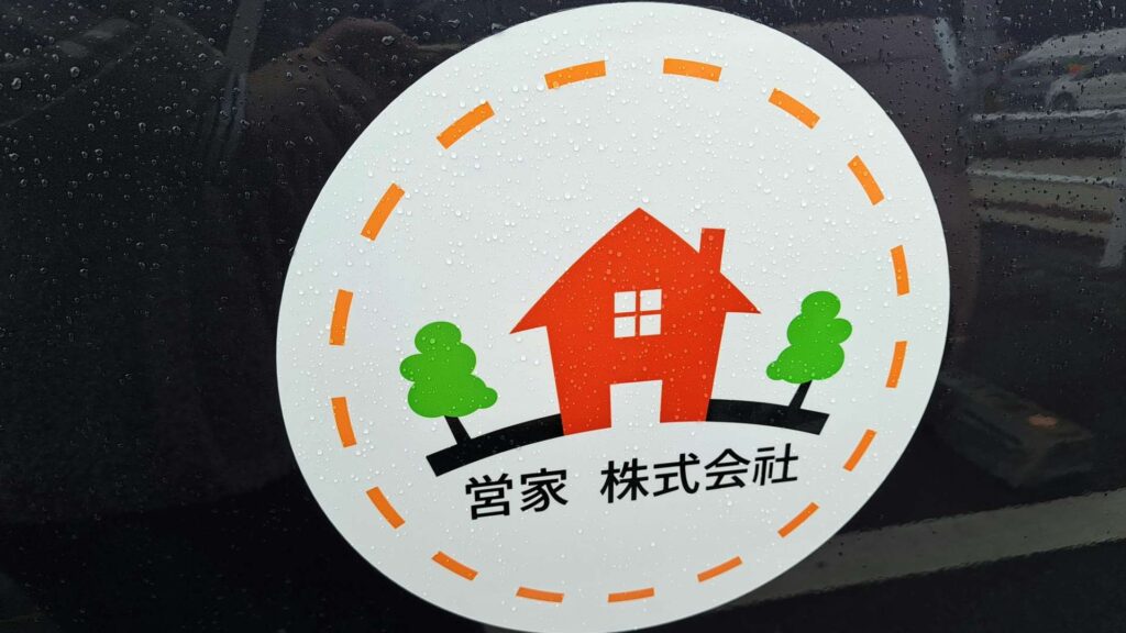 在沖繩的陽光下,郭敬斌(Eiffel)與伍敏儀(Connie)一家,過著與香港截然不同的生活。他們的選擇,不是逃避,而是一種回歸:回歸呼吸、回歸節奏,也回歸初心。