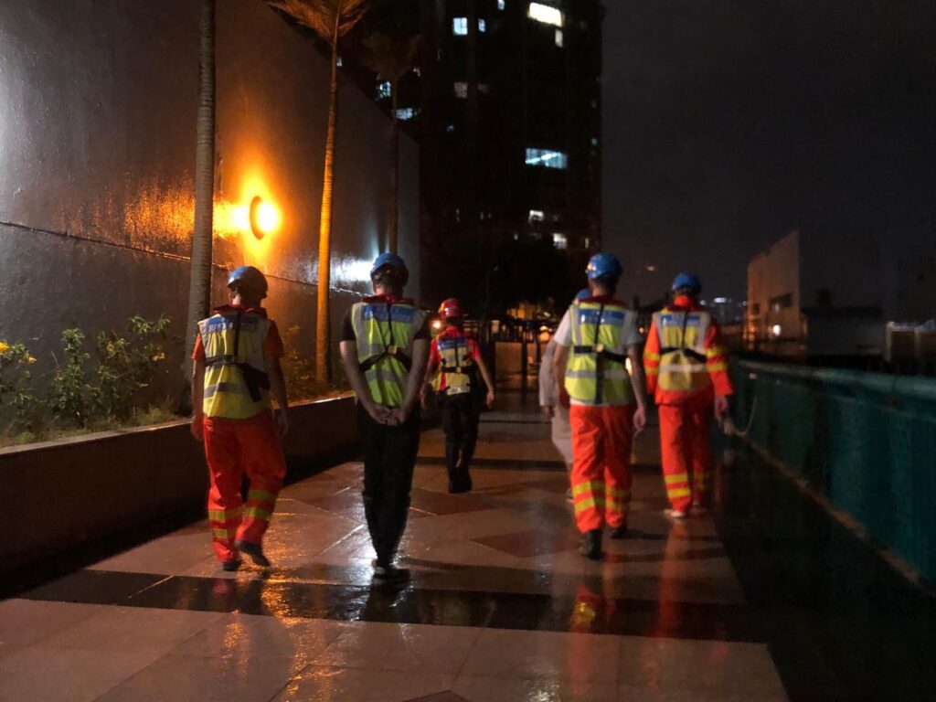 對一些人來說,「重啟」是一個遙不可及的夢;但對鄭偉軒Anson和他的團隊來說,這是一個可以實現的行動。2025年9月,一項名為《重啟生命的計劃》正式展開,這不僅是一個為期兩年的訓練項目,更是一場關於希望、改變與共融的生命旅程。由基督教新生協會與香港守望者服務團合辦,計劃邀請來自不同背景的人,包括完成戒毒的弟兄,透過紀律訓練、社區服務與同行支持,重新找回人生的方向與尊嚴。這不是一場單純的復康計劃,而是一個讓人從「被看見」走向「能守望」的真實故事。