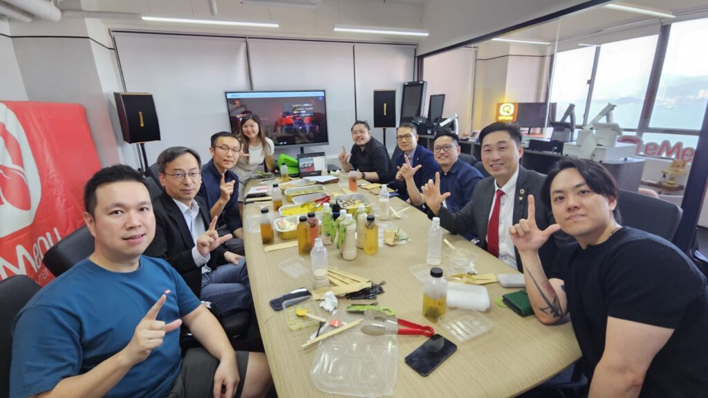 人工智能正改變世界，但真正能讓科技貼近人心的，往往不是技術本身，而是背後那份「為人而做」的初心。蔡國河Henry，一位工程出身的創業者，從中小企顧問到科技創業，走過二十多年的專業歷程。他將AI技術應用於醫療診斷、教育改革，致力於提升效率、降低成本，更重要的是，讓科技真正服務社會。他與中國AI龍頭科大訊飛的合作，更進一步將智能教育系統引進香港，推動本地學生從「使用AI」走向「創造AI」的轉變，為下一代打造更具未來感的學習環境。