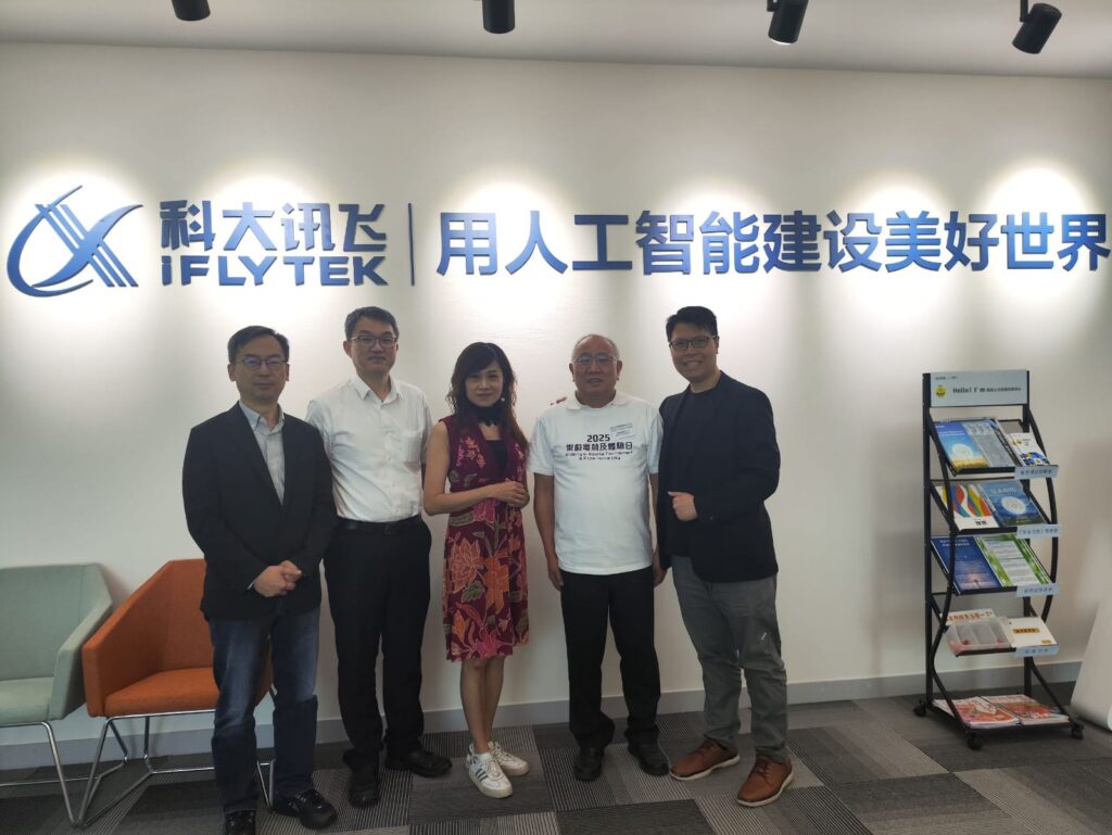人工智能正改變世界,但真正能讓科技貼近人心的,往往不是技術本身,而是背後那份「為人而做」的初心。蔡國河Henry,一位工程出身的創業者,從中小企顧問到科技創業,走過二十多年的專業歷程。他將AI技術應用於醫療診斷、教育改革,致力於提升效率、降低成本,更重要的是,讓科技真正服務社會。他與中國AI龍頭科大訊飛的合作,更進一步將智能教育系統引進香港,推動本地學生從「使用AI」走向「創造AI」的轉變,為下一代打造更具未來感的學習環境。