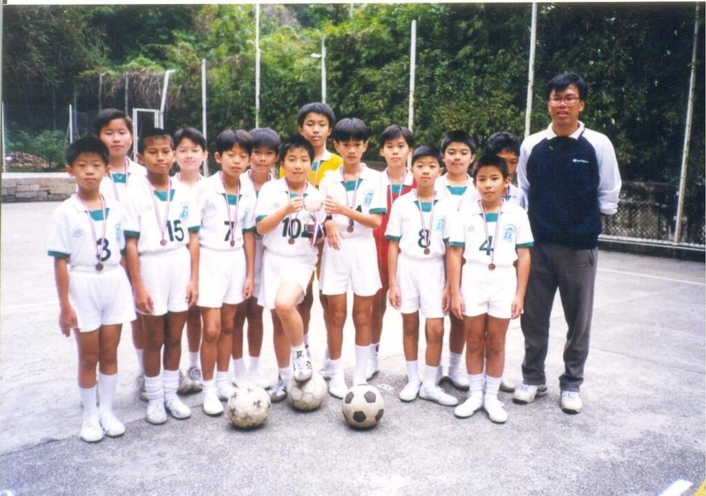 在城市的喧囂與紛擾中，有些人選擇用行動為他人點亮一盞盞微光。麥承卓老師（Ivan），就是這樣一位靜靜行走在人群中，卻默默影響著無數生命的人。