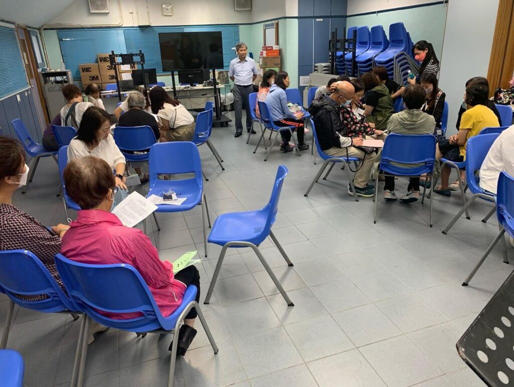 在香港這座高速運轉的城市,精神健康逐漸成為現代人生活中不可忽視的一環。心理支援服務雖然日益普及,但對不少基層市民來說,「心理輔導」仍是一種遙不可及的奢侈選項。然而,有一位女性,選擇用她的專業與信念,走進人與人之間最柔軟的地帶,讓輔導變得「可近、可選擇」。她就是擁有超過二十年經驗的心理輔導臨床督導、同在坊輔導及培訓中心創辦人——何天慧女士(Ms. Sherry Ho)。