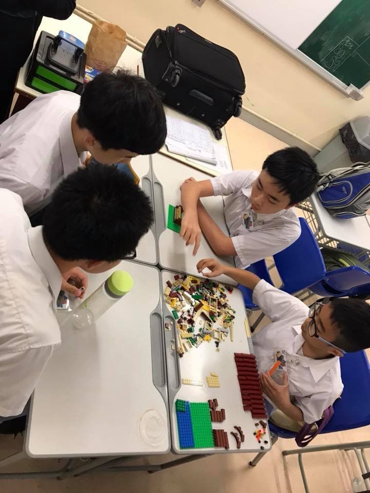 在香港這座高速運轉的城市,精神健康逐漸成為現代人生活中不可忽視的一環。心理支援服務雖然日益普及,但對不少基層市民來說,「心理輔導」仍是一種遙不可及的奢侈選項。然而,有一位女性,選擇用她的專業與信念,走進人與人之間最柔軟的地帶,讓輔導變得「可近、可選擇」。她就是擁有超過二十年經驗的心理輔導臨床督導、同在坊輔導及培訓中心創辦人——何天慧女士(Ms. Sherry Ho)。