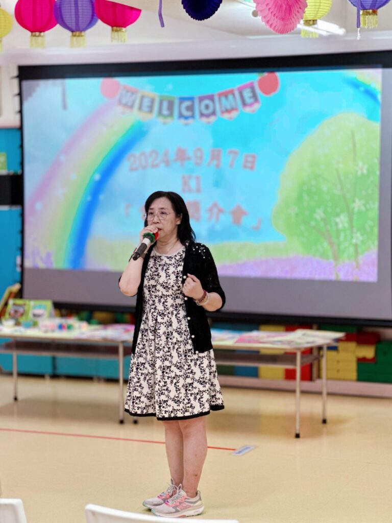 唐淑儀校長從未預料自己會投身幼兒教育，更沒想過這一做就是四十年。在一次偶然的機會下，她踏進了幼稚園的教學世界，從老師做起，慢慢走到今天的校長崗位。這段旅程，沒有轟轟烈烈，有的只是每天與孩子相處的點滴、與同事並肩的時光，以及對教育工作的一份堅持。