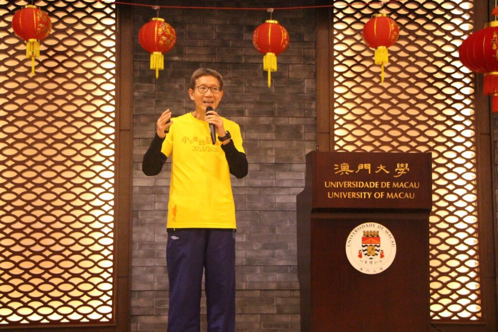 在人生的不同階段,每個人都在尋找自己的位置。而譚志強,這位曾任職超過三十七年的資深社工,退休後卻沒有選擇安逸,而是用一步一步的腳印,踏出一條屬於自己的黃金人生跑道。