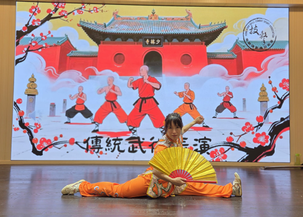 近年來,香港技擊運動總會積極響應教育局推動非物質文化遺產的政策,透過一系列精彩的校園活動,讓學生能夠親身體驗中華傳統武術的魅力。由歐德成師傅親自策劃,並帶領其訓練有素的教練團隊,將少林拳、詠春拳、太極拳與八段錦等傳統技藝融入校園課程與活動中,讓武術成為一種學習、一種修養,也是一種文化的延續。