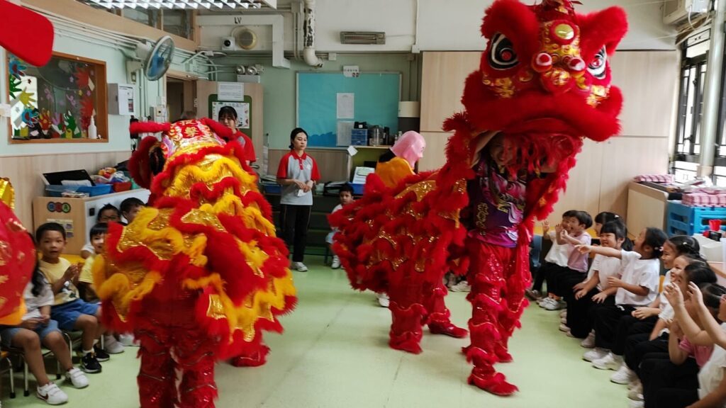 近年來,香港技擊運動總會創會會長歐德成師傅積極響應教育局推動非物質文化遺產政策,透過一連串校園與社區活動,讓更多人親身體驗中華傳統武術與民俗藝術的魅力。