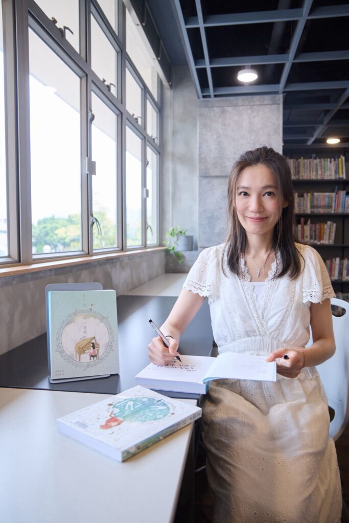 連倩妤Constance的故事，從來不是按部就班的範本。她大學主修的是工商管理與會計，還曾考取美國的會計師牌照，畢業後回港投身跨國企業擔任市場行銷工作。她曾以為這會是一條穩定又光鮮的職涯，但漸漸地，她察覺內心的聲音與這些華麗的產品越走越遠。