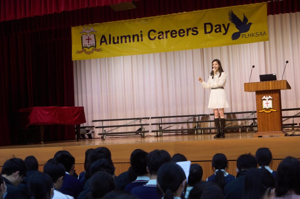 填詞人、心理輔導員、作家、專欄作者……連倩妤透過不同身份,持續將觀察與情感轉化為作品,讓文字與旋律成為連結人與人心的橋樑。她如何由輔導走到創作?又如何在創傷中找回自己的筆?這是一位創作者與療癒者的故事。