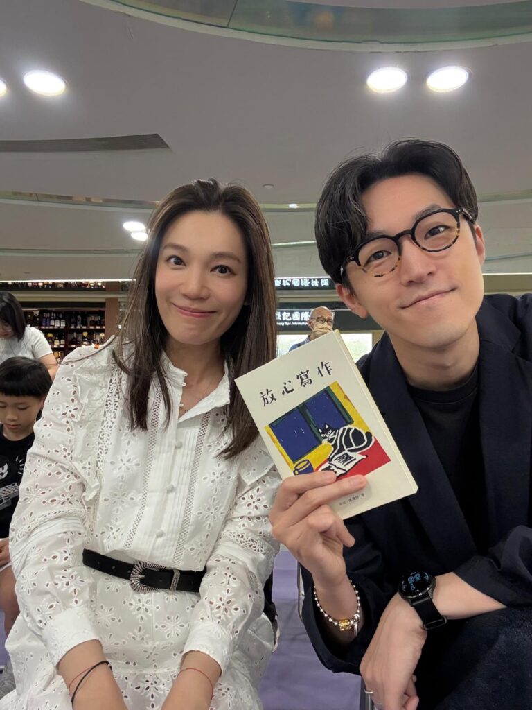 連倩妤Constance的故事，從來不是按部就班的範本。她大學主修的是工商管理與會計，還曾考取美國的會計師牌照，畢業後回港投身跨國企業擔任市場行銷工作。她曾以為這會是一條穩定又光鮮的職涯，但漸漸地，她察覺內心的聲音與這些華麗的產品越走越遠。