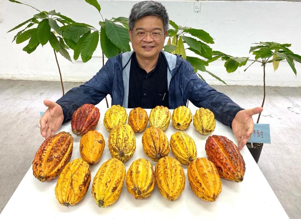 在香港這個節奏急促的城市裡，有些人的腳步選擇放慢，只為陪伴和成就那些容易被忽視的聲音。Hello Cocoa 的創辦人盧禮宇（Louie）正是其中之一。他的創業故事，不只是生意的起步，更是一位父親，為自己有特殊學習需要（SEN）兒子鋪設人生道路的真摯努力。