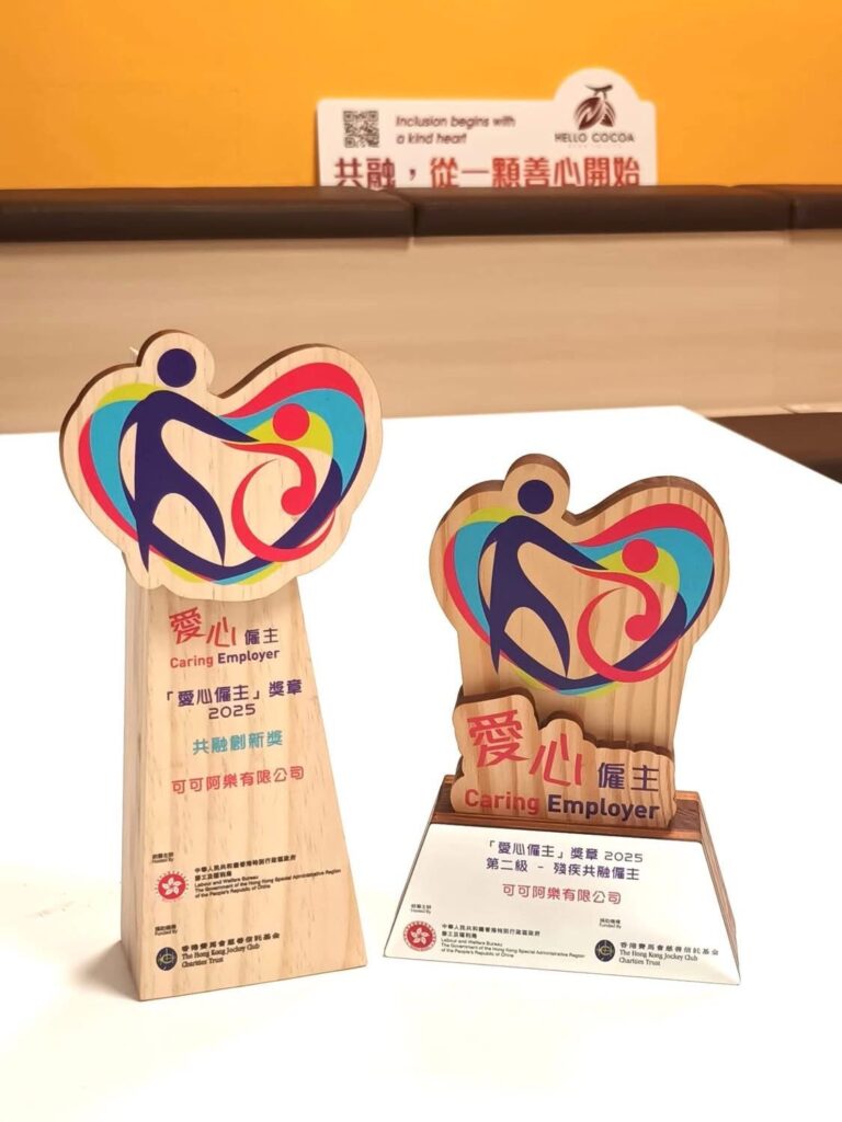 在香港這座急促前行的城市，盧禮宇（Louie）選擇走一條不一樣的路。他創辦了社會企業 Hello Cocoa，以可可豆為起點，邀請SEN（特殊教育需要）青年一同製作手工朱古力；更重要的是，他透過這個平台，重新思考「教育」與「就業」之間的真正意義。