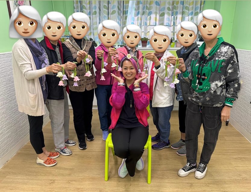 在這個快節奏、講求效率與成果的城市裡，有一群人，默默在邊緣努力著。他們可能聽不見、看不清，或行動不便，但他們同樣擁有夢想與能力，只是缺少一個機會。而有一個人，選擇走進他們的世界，與他們並肩同行，用化妝這門藝術，為他們打開一扇通往希望的大門。她是Jennifer（人稱阿花），一位堅持共融教育的化妝導師，更是一位用心灌溉信念的實踐者。