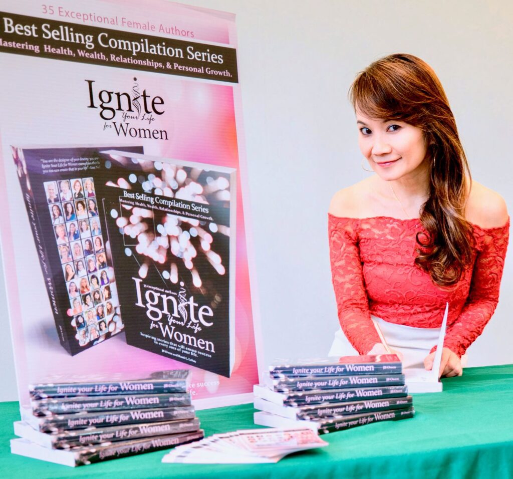 有些人一開口,就讓你感受到她是真的「走過來的」。周榮烜(Shirley)就是這樣的人。她談的不是人生理論,而是實實在在的經歷。從情緒崩潰的低谷,到站在演藝舞台上培育學童,以至在國際研討會的演講台上宣揚情緒健康,她用一種極其真摯而堅定的方式,告訴我們:情緒智慧,不是天賦,而是一種終身學以致用的力量( 研究顯示,我們每刻的狀態或效能有58%受到情緒影響。)