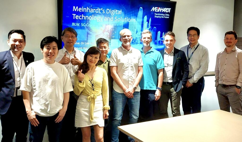 有些人一開口,就讓你感受到她是真的「走過來的」。周榮烜(Shirley)就是這樣的人。她談的不是人生理論,而是實實在在的經歷。從情緒崩潰的低谷,到站在演藝舞台上培育學童,以至在國際研討會的演講台上宣揚情緒健康,她用一種極其真摯而堅定的方式,告訴我們:情緒智慧,不是天賦,而是一種終身學以致用的力量( 研究顯示,我們每刻的狀態或效能有58%受到情緒影響。)