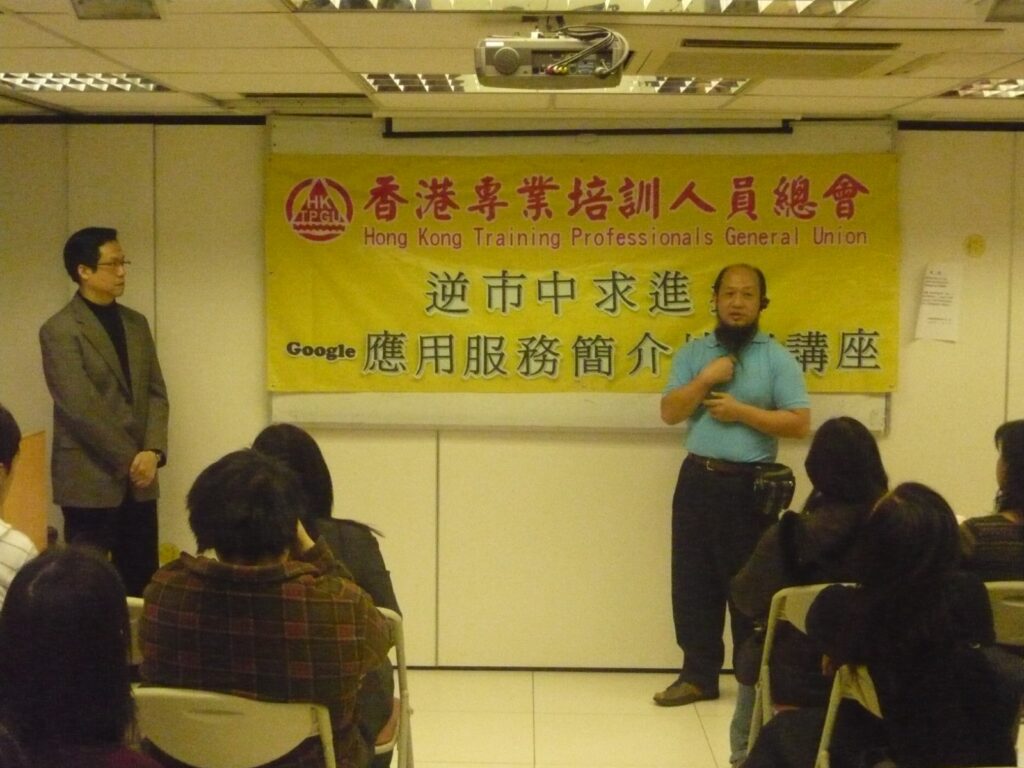 在陳永坤博士的生命教練旅程中,他始終相信:人與人之間,最深層的連結,不是透過說服,不在於教育,而是源自一場真正的「對話」。這不是閒聊,也不是高高在上的指導,而是一種以平等、尊重為基礎的交流方式。他認為,唯有放下身分與角色的高低,打開自己,聆聽他人,我們才能走進彼此的世界,並在過程中實現共同的成長。這不只是一種溝通的方式,更是一種修行,一種生活的態度。