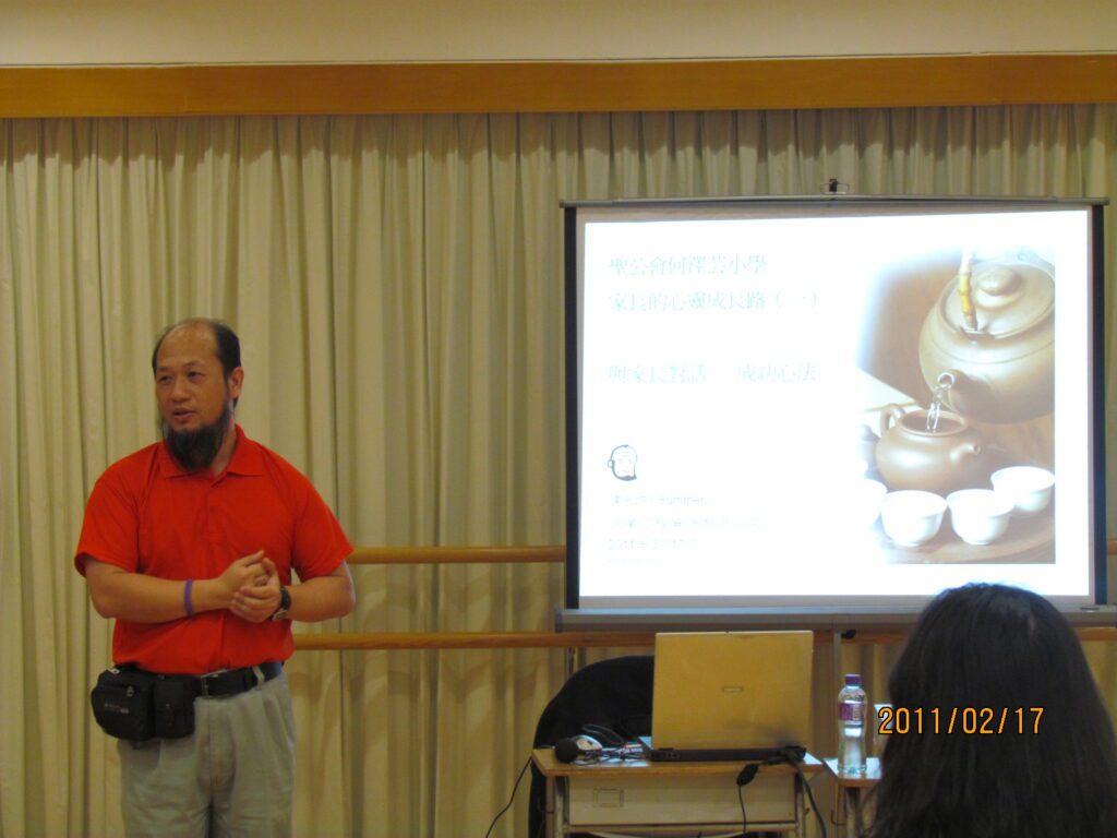 我們常以為「成長」屬於年輕人，是學生時期的專利，然而在陳永坤博士眼中，成長是橫跨一生的歷程，不分年齡、不限身份。從出生到離世前的那一刻，每個人都在經歷不同層次的成長。而關鍵不在於經歷了什麼，而是我們如何去理解、反思與回應這些經歷。