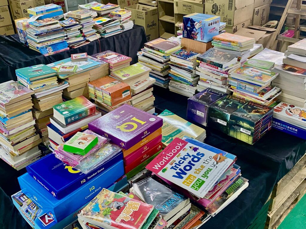 在香港這個繁華都市的背後，仍有不少低收入家庭的孩子，面對資源不足、教育機會有限的現實。方永昌先生，一位來自港澳愛傳承商龍會的第二副會長，正是這樣一位願意挺身而出、用行動改變孩子未來的人。他與一群志同道合的夥伴，投入時間與心力，籌辦了名為《童夢黃金屋 嘉年華》的公益活動，透過閱讀、學習和文化傳承，為孩子打開通往希望之門。