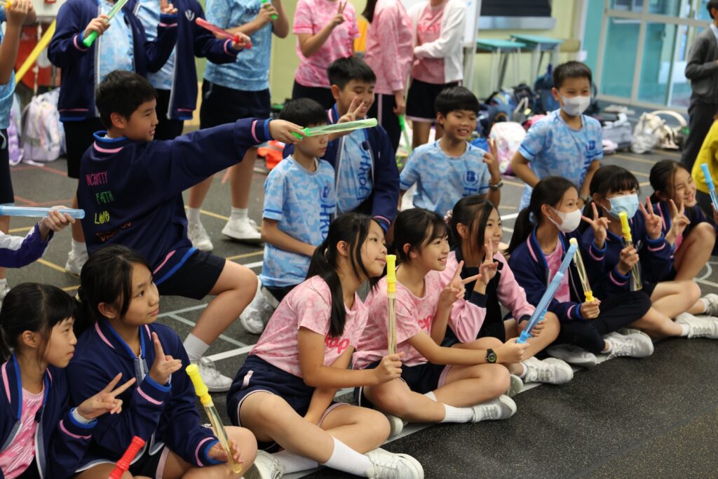 在成長的旅途中,每一個孩子都會遇上不同的關卡與挑戰。對香港的小學生來說,升中呈分試無疑是一場重要的里程碑。近日,香港浸信會聯會小學舉辦了一場別開生面的活動「晴FUN同行打氣會」,為一眾小六學生送上滿滿的祝福與力量。