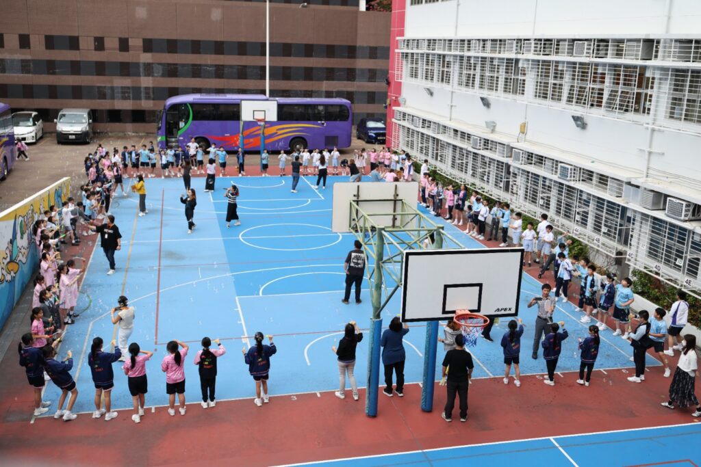 在成長的旅途中,每一個孩子都會遇上不同的關卡與挑戰。對香港的小學生來說,升中呈分試無疑是一場重要的里程碑。近日,香港浸信會聯會小學舉辦了一場別開生面的活動「晴FUN同行打氣會」,為一眾小六學生送上滿滿的祝福與力量。