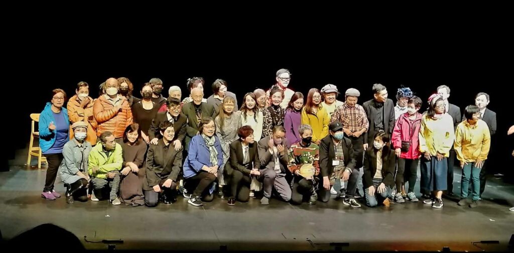 在香港的藝文圈，有一位不常站在幕前，卻深深影響著幾代舞台工作者的人物——梁日田導演。他從小就對舞台充滿熱情，無論是演出、燈光設計，還是社區戲劇推廣，他都親力親為，一直到今天。他的人生不只是為自己圓夢，更是默默推動著本地文化、戲劇教育和傳統藝術的延續。