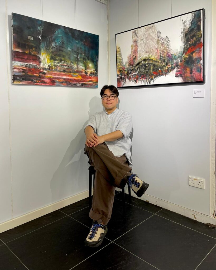 在香港這個節奏急促的城市裡,有人選擇加速,有人選擇停下來重新出發。趙君廉(Bon)就是後者。曾經是廣告界的中堅分子,歷經三十年商業世界的洗禮,他在人生的某個轉角,選擇放下既有的成功框架,走進文化與藝術的領域。如今,他在饒宗頤文化館擔任創意顧問,推動跨界合作與公共藝術平台,讓文化更貼近人群、貼近生活。他的故事,不只是個人轉變的縮影,也是對這座城市文化未來的一種提問與回應。