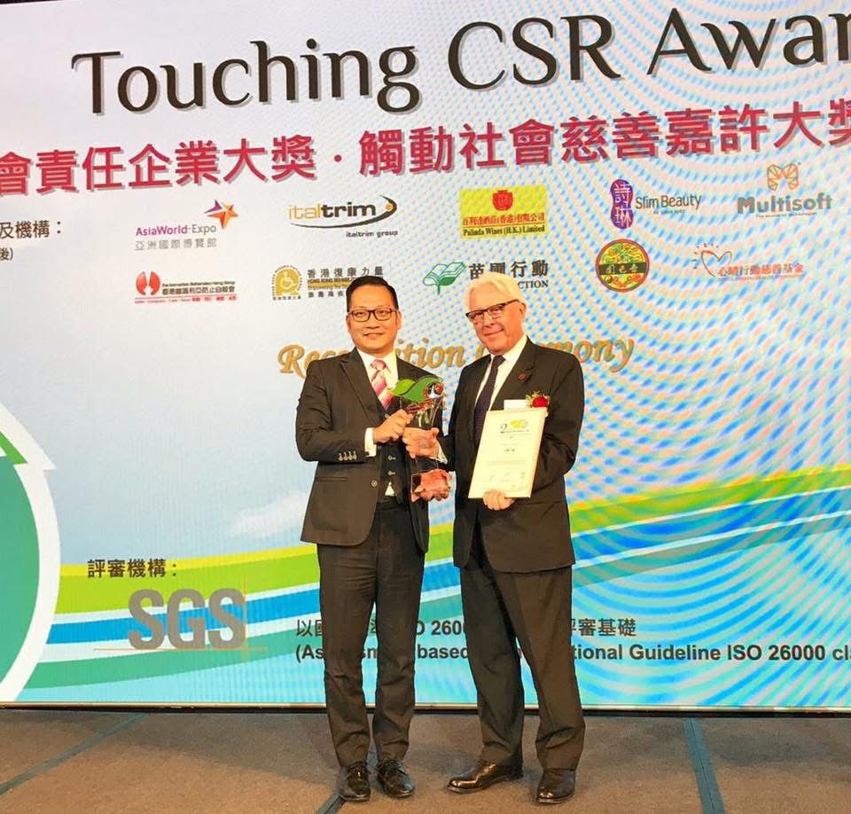 在公益這條路上,有人以熱情點燃行動,有人以制度穩固根基。李殷傑Raymond則選擇以腳踏實地的方式,推動團隊協作、建立透明機制,義務為公益注入長遠發展的力量。從銀行界到非牟利組織,他始終相信,公益不只是一次次感動人心的行動,更是一場需要專業與責任的長期建設。他的故事平實而深刻,展現出持續推動公益的力量,一步步為團體帶來穩定與成長。