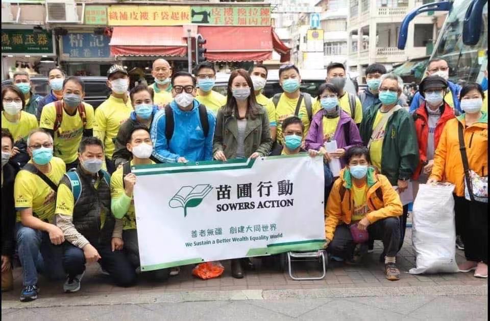 在公益這條路上,有人以熱情點燃行動,有人以制度穩固根基。李殷傑Raymond則選擇以腳踏實地的方式,推動團隊協作、建立透明機制,義務為公益注入長遠發展的力量。從銀行界到非牟利組織,他始終相信,公益不只是一次次感動人心的行動,更是一場需要專業與責任的長期建設。他的故事平實而深刻,展現出持續推動公益的力量,一步步為團體帶來穩定與成長。