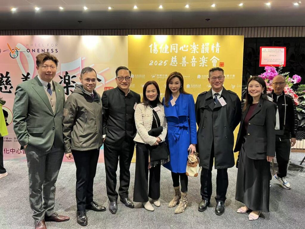 在公益這條路上,有人以熱情點燃行動,有人以制度穩固根基。李殷傑Raymond則選擇以腳踏實地的方式,推動團隊協作、建立透明機制,義務為公益注入長遠發展的力量。從銀行界到非牟利組織,他始終相信,公益不只是一次次感動人心的行動,更是一場需要專業與責任的長期建設。他的故事平實而深刻,展現出持續推動公益的力量,一步步為團體帶來穩定與成長。