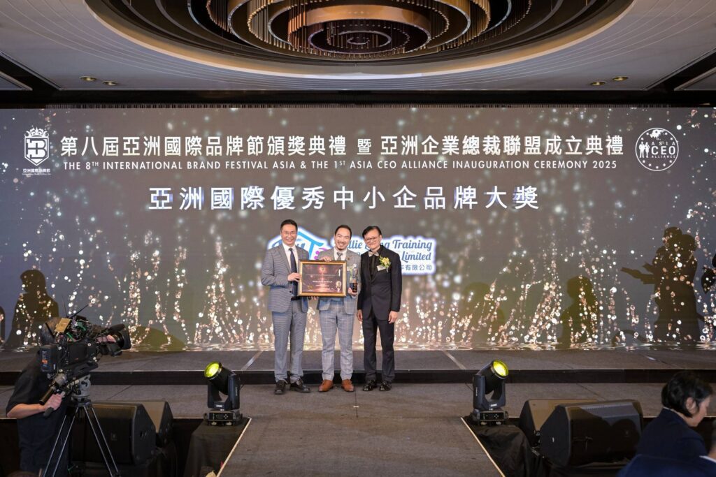 25年前的夏天，一位年輕人踏入了情緒教育的世界。今天，他仍然堅守初心，在孩子與家庭之間，搭建理解與成長的橋樑。他就是梁偉樂（Willie），一位在情緒與品格教育領域深耕多年的教育者。