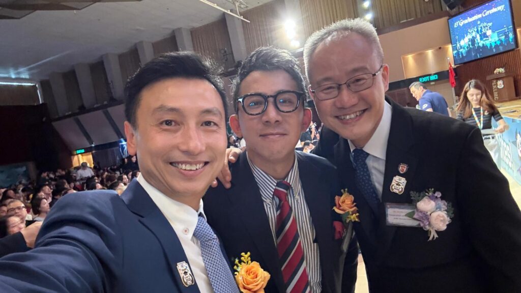 寧波第二中學校長梁超然的教學生涯，並沒有一開始就立志改變教育的鋒芒。他坦言，自己最初選擇讀師訓課（教師培訓課程），純粹是尋求穩定工作的考量。這段看似偶然的起步，卻逐步引領他走上一條關於承擔、革新與信念的教育之路。