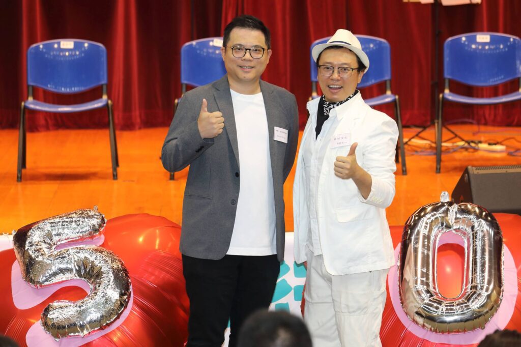 在「愛德循環運動 50 週年金禧紀念暨『微電影首播禮』及『義工嘉許禮』」的現場，最觸動人心的，莫過於那部由義工與專業團隊共同創作的微電影。導演麥爵閎(麥導)與編劇 Steven 在籌備期間走訪了多位義工與受助者，聆聽他們的真實經歷，並將這些故事濃縮成影像語言。對他們而言，這部作品不只是敘述服務，更是一種詮釋「無償付出、無條件關懷」的精神——「愛運不只是提供服務，而是用愛去照顧每一個人。」這份信念，成為整部作品的靈魂。