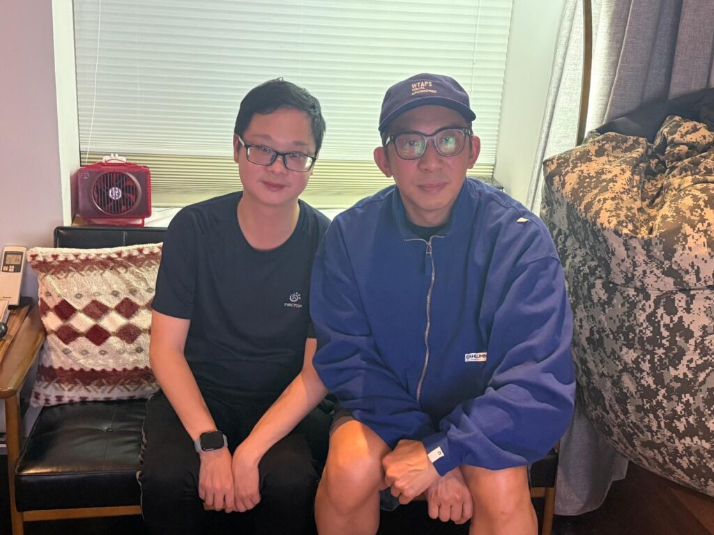 寧波第二中學校長梁超然的教學生涯，並沒有一開始就立志改變教育的鋒芒。他坦言，自己最初選擇讀師訓課（教師培訓課程），純粹是尋求穩定工作的考量。這段看似偶然的起步，卻逐步引領他走上一條關於承擔、革新與信念的教育之路。