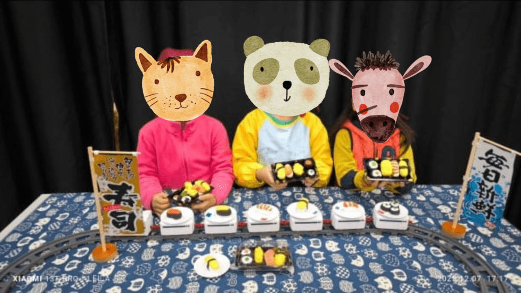 孩子的成長,不只是知識的累積,更需要經歷的累積。比起一板一眼的教科書,親身參與、動手體驗,往往更能點燃孩子的好奇與熱情。正因如此,《Effort Plus Workshop》與《同悅》早前攜手舉辦了一場別具意義的職業體驗活動「小小壽司師傅」,讓小一和小二的小朋友從中發掘自己的興趣,自信地表達自己,並感受到學習其實可以很有趣、很有愛。