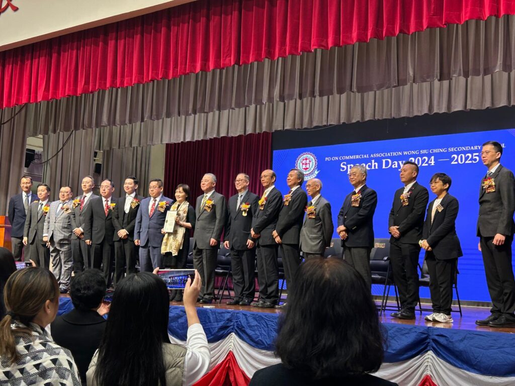 一位剛退休的中學副校長，談起她三十多年的教學生涯時，只有淡淡的笑容與一份感恩。謝穗芬，一位在教育界默默耕耘數十載的副校長，從輔導工作到課程設計，從課堂互動到師生情誼，每一段經歷都讓她更加相信：教育的價值，不只是知識的傳遞，而是人與人之間真誠的連結。如今，她走下講台，走進茶室，開始學習茶道。她沒有「退休後才開始生活」的口號，只有一種自然的轉變：把教書時的心，延續到茶道之中，繼續與人交流，細味人生的每一刻。