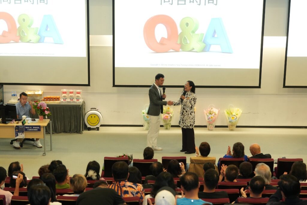 在這個資訊爆炸、節奏急促的年代,很多人忙著追逐名利與安全感,卻忘了問一句:「我真正想怎樣生活?」而有些人,即使生活不易,仍選擇做出不一樣的回應。林昇嶫(Elvin)就是這樣一位選擇不被命運定義的人。他是一位視障青年,視力正逐漸退化,但他沒有停下腳步,反而一步步走向更大的世界──去挑戰自我、幫助他人,甚至想改變整個社會對弱勢的想像。他的故事,不是關於同情,而是關於選擇。