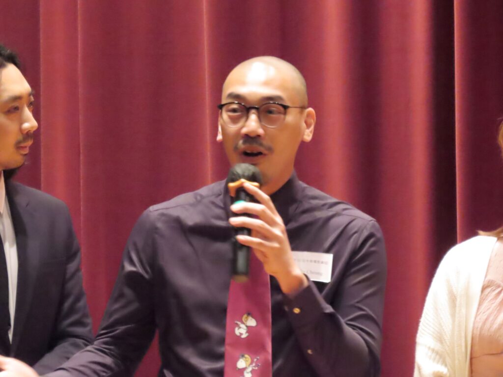 在「愛德循環運動 50 週年金禧紀念暨『微電影首播禮』及『義工嘉許禮』」的現場，最觸動人心的，莫過於那部由義工與專業團隊共同創作的微電影。導演麥爵閎(麥導)與編劇 Steven 在籌備期間走訪了多位義工與受助者，聆聽他們的真實經歷，並將這些故事濃縮成影像語言。對他們而言，這部作品不只是敘述服務，更是一種詮釋「無償付出、無條件關懷」的精神——「愛運不只是提供服務，而是用愛去照顧每一個人。」這份信念，成為整部作品的靈魂。