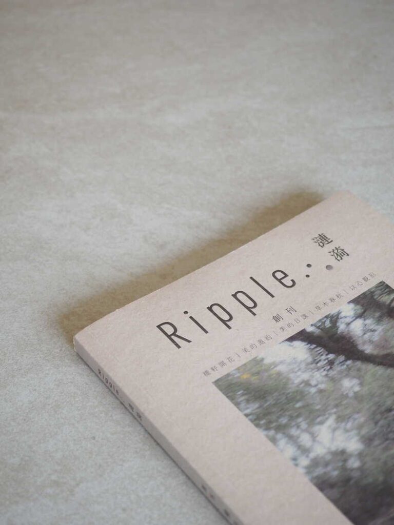 當我們談論療癒、靈性、生活品質時，很少有人能像她一樣，把這些看似抽象的概念，轉化為日常中每一頓飯、每一個空間、每一場交流中所能觸碰到的美。關琬潼Shadow —— 一位生活美學的實踐者，用二十年的創意與行動，將美育從藝術館帶入我們的餐桌與日常。一如她的作品與理念，她相信，美，不是遠方的風景，而是我們每一個當下的選擇。