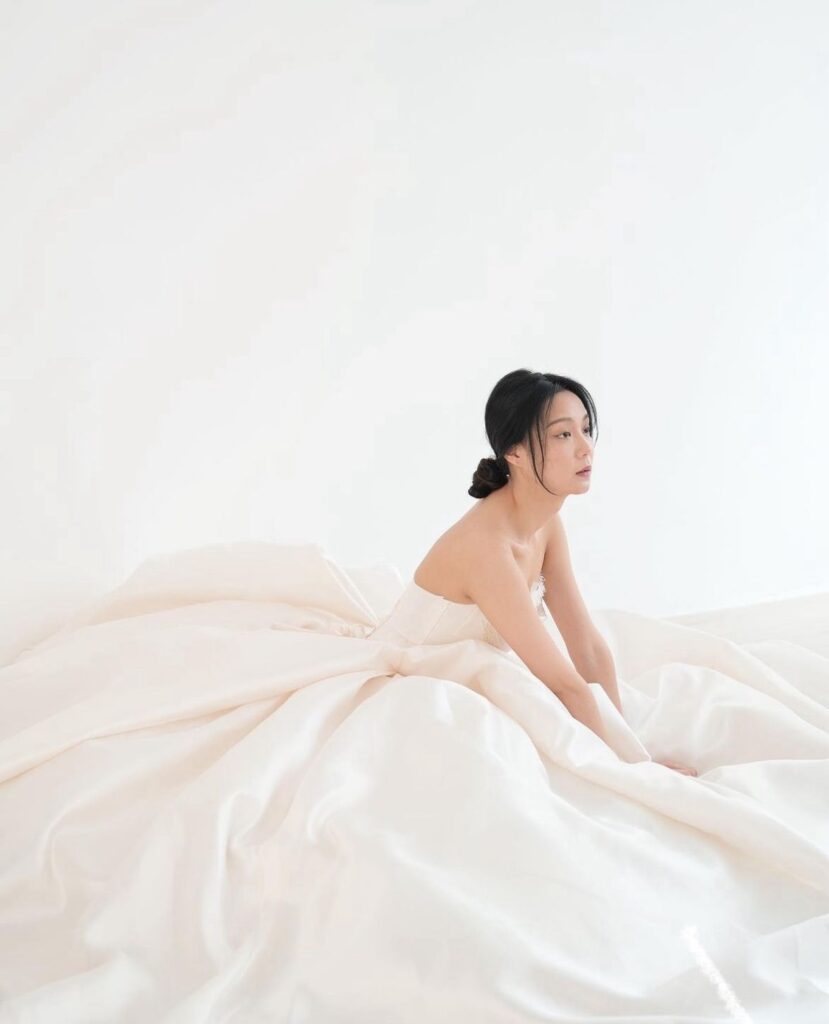 在人生的旅途中，有些人靠努力爭取舞台，有些人則用經歷累積力量。林幸𤦤（Pamela）是一位正在起步的時裝模特兒，她的故事沒有華麗包裝，卻句句真實、句句動人。從一次反吸煙廣告的堅持，到誤闖風月場所的驚險，再到親身見證母親康復的奇蹟，她用一顆相信的心，走出屬於自己的模特兒之路。這篇訪問，不只是關於夢想和演藝，更關於人生中那些讓人重新相信希望的時刻。