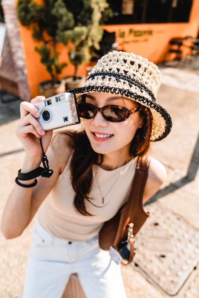 在模特兒的世界裡，光鮮亮麗的外表背後，往往藏著許多不為人知的掙扎與堅持。林幸𤦤 Pamela，是近年在廣告圈漸露頭角的新面孔。她不是一出道就萬眾矚目，也不是靠著背景或運氣快速上位。她的故事，是一段關於等待、關於懷疑、關於堅持不放棄的歷程。從學生時期的一句玩笑話，到今天正式踏上演藝與模特兒之路，這段旅程，她走得不輕鬆，但每一步都走得踏實。