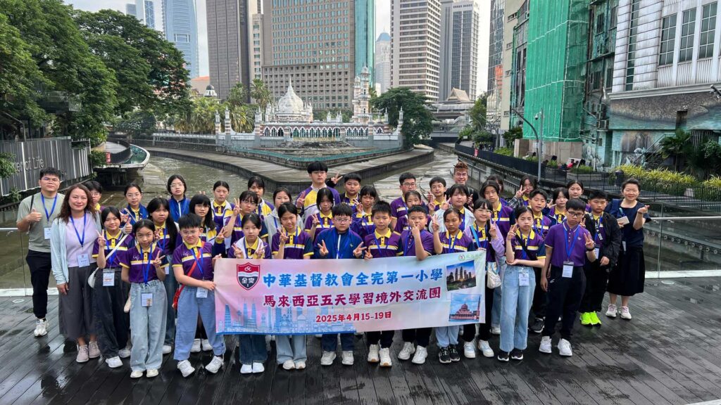 當大多數學校仍在追趕排名與成績的同時，中華基督教會全完第一小學已經走出一條屬於未來的教育之路。這裡的課堂不只在書本之間展開——學生們在下午參與體育、音樂、戲劇與創意活動，學習方式充滿選擇與彈性，連功課都可以因應能力自由調整。他們在團隊中學會合作，在舞台上找到自信，在服務中學懂責任。這一切的背後，是譚光德校長對教育的堅持：學校不只是培養分數的工廠，而是一個讓每個孩子都能被理解、被尊重、被成就的地方。