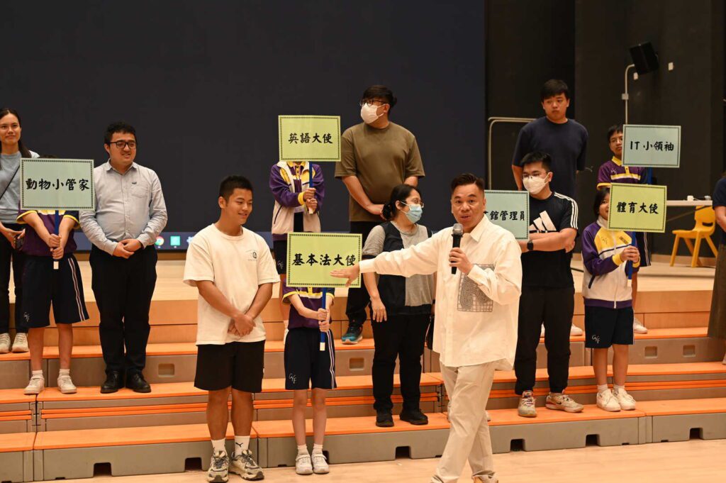 在香港的教育界，有不少校長以創新理念、堅定信念默默耕耘，他們不是為了名利而來，而是因為心中有一團火，願意為學生點亮前路。中華基督教會全完第一小學的譚光德校長，便是其中一位。從課程主任到校長，他的教育之路，既有曲折，也見堅持。在這次訪談中，他分享了自己的故事，讓人聽完深受觸動。