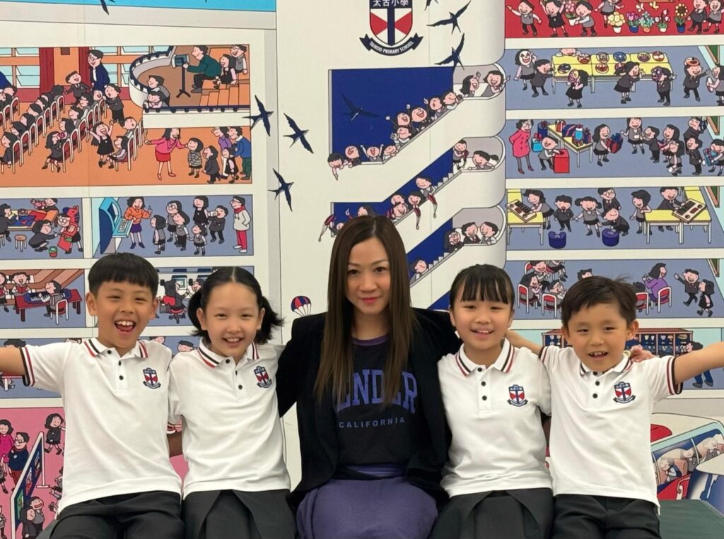 在一個孩子們多半被功課和考試壓得喘不過氣的教育環境裡,香港太古小學卻走出了一條截然不同的路。這所學校的校長葉碧君,正用她獨有的溫度與創意,將教育變得真實、有趣又貼近生活。她相信,學校不應只是知識的堆砌場所,而應該是孩子們探索世界、認識自己、建立價值觀的起點。從回收裝飾、職業體驗,到創新課程設計,她和團隊讓學習變成一種生活方式,也讓孩子在這個學習旅程中獲得真正的快樂與成長。