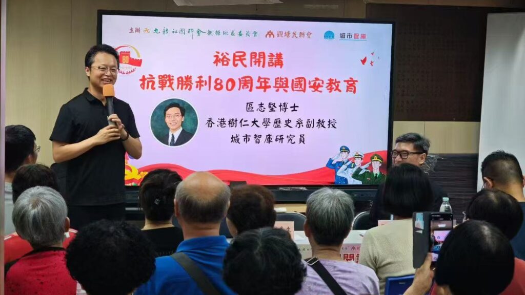 隨著香港人口結構逐漸老化,長者不再只是社會福利的受助者,而是推動城市轉型的重要一環。立法會議員洪錦鉉,深耕觀塘寶達邨二十多年,從一個年輕人走到中年,親眼見證整個社區由年輕家庭轉化為長者聚居的過程。在這次專訪中,他不僅分享了第一線的觀察,也從政策、社區、產業多方面提出具體建議,讓我們看到一個可以讓長者安享生活、同時帶動經濟與創新的未來藍圖。