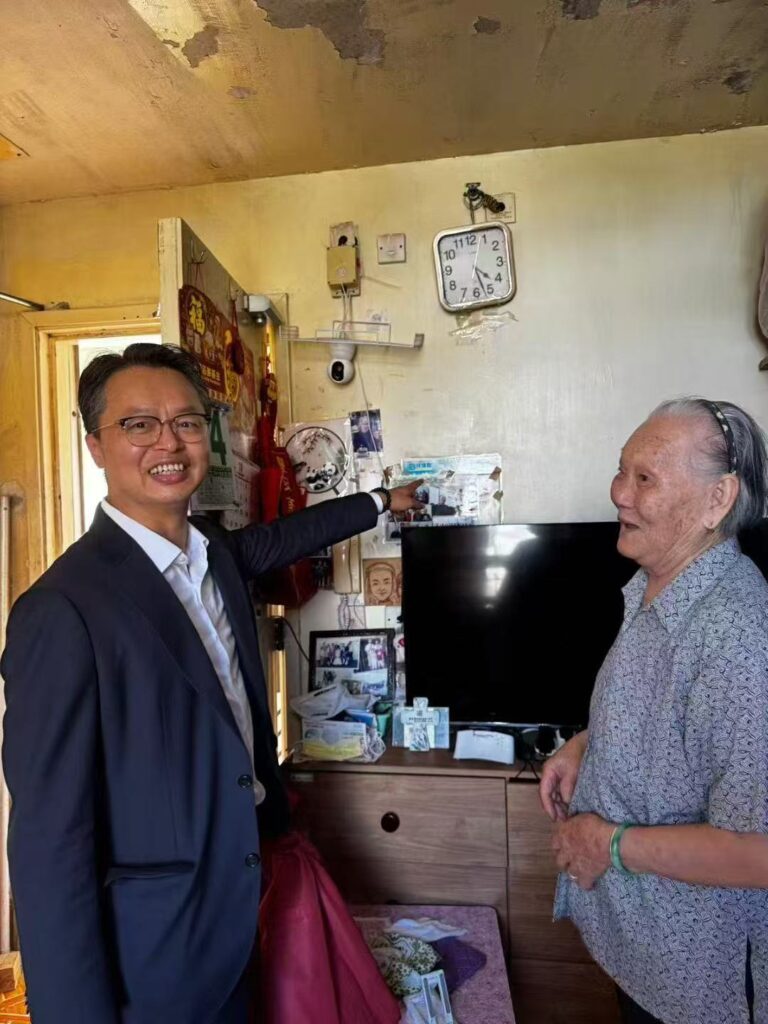 在這個高齡化日益加劇的社會中,長者不應只是「被照顧」的角色,更可以是社區中充滿活力的成員。立法會議員洪錦鉉在接受我們專訪時,分享了他對長者教育、社區參與與未來發展的深刻看法。他相信,只要給予適當的平台與機會,長者也能活出第二人生,甚至活得比年輕時更精彩。