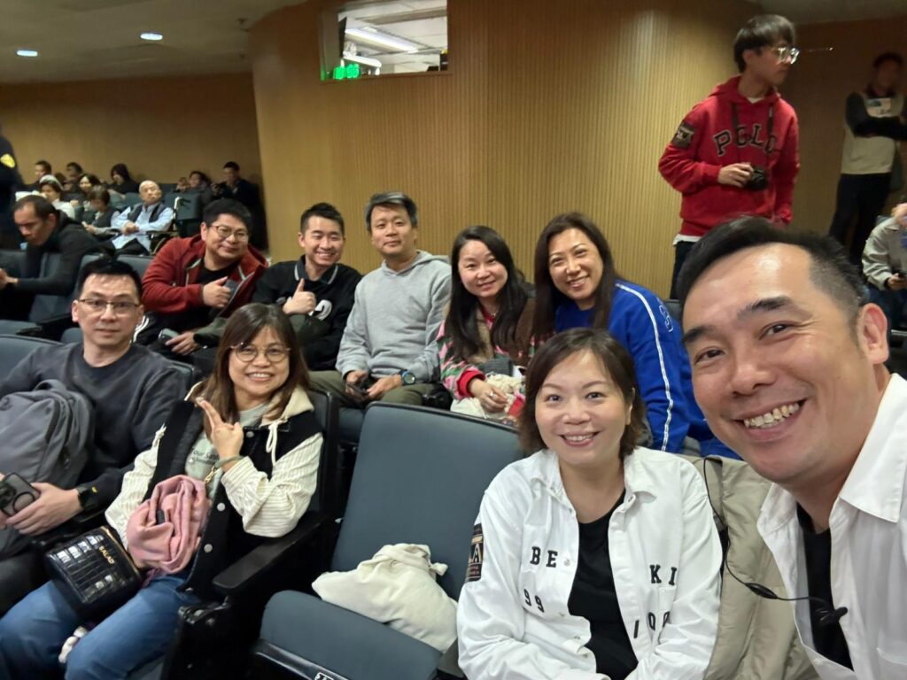 充實的一天 —— 關關難過關關過,處處無路處處路。上個週末十分忙碌,為不同的公務和進修,奔波於不同的區域。早上前往鑽石山,下午趕至愛蝶灣,晚上抵達觀塘,雖然繁忙,但仍然能在生活中感到一點「甜」,開心又感恩。