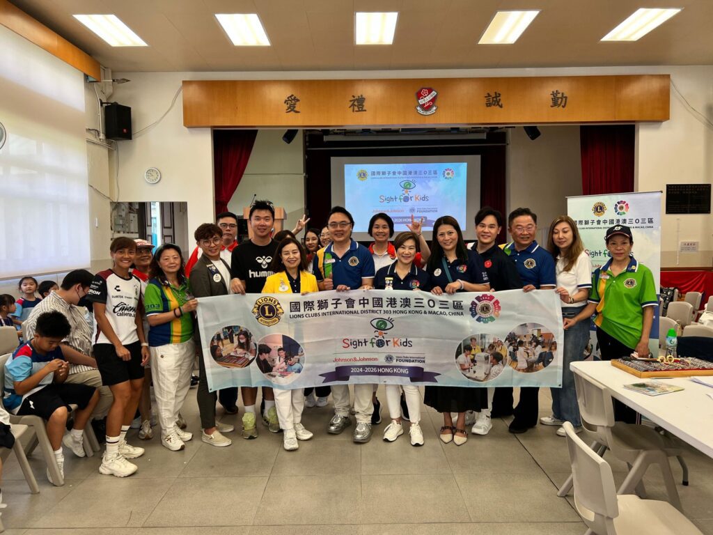 他曾在市場行銷界打拼十多年，走遍中國內地、管理過數百間品牌門市，熟悉各種營銷戰略；但他真正想做的事，從來不只是在商業世界創造數字，而是將自己的經歷，化作孩子成長路上的一盞燈。朱偉豪Jacky——現任香港朝陽獅子會會長，童年時因家境拮据，沒機會上興趣班學畫畫，唯有靠自己在白紙上練習；如今他有能力了，只想讓更多沒資源的孩子，也能擁有發展才華的機會。他深信，每個孩子都值得被看見、被支持。這是一個關於初心與回饋的故事，也是一段從個人成長延伸到社區服務的旅程——走進Jacky的故事，也許你會重新思考，什麼才是「成功」真正的意義。