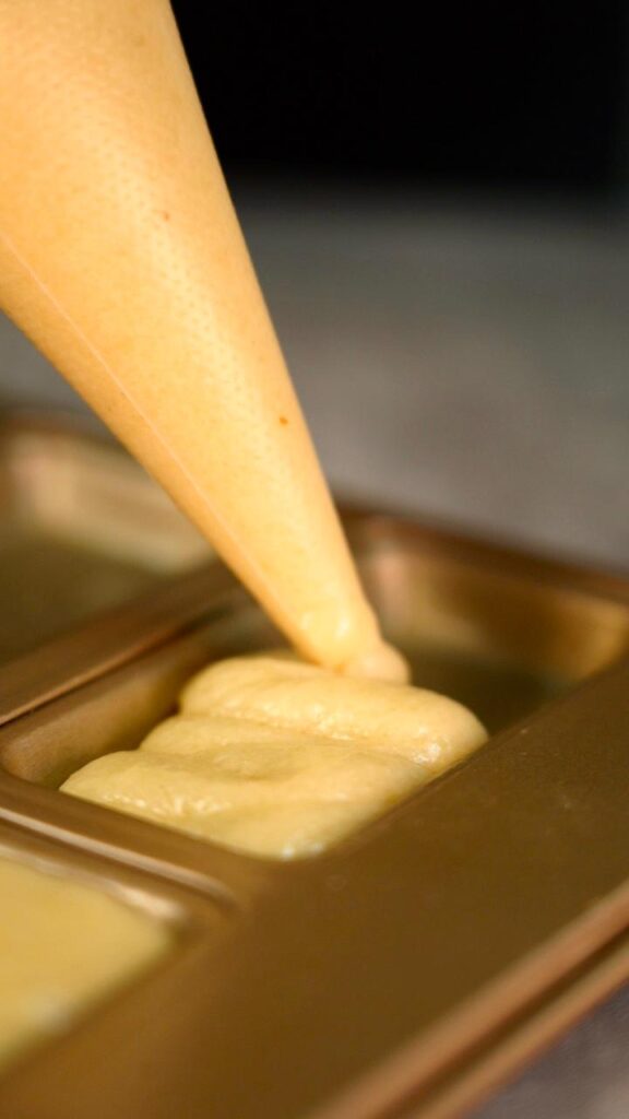 她曾經只是因為喜歡整甜品，決定試試看，沒想到一做就走了七年。譚媛馨（Sharon），Anahata Bakery的創辦人，在沒有明確計劃的情況下踏上創業之路，過程中經歷過順利、也遇過低潮，甚至一度懷疑是否還要繼續。