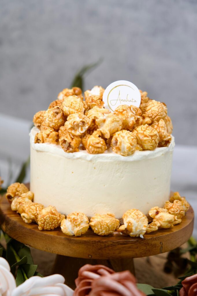 她曾經只是因為喜歡整甜品，決定試試看，沒想到一做就走了七年。譚媛馨（Sharon），Anahata Bakery的創辦人，在沒有明確計劃的情況下踏上創業之路，過程中經歷過順利、也遇過低潮，甚至一度懷疑是否還要繼續。