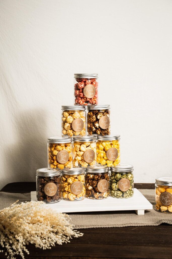 她曾經只是因為喜歡整甜品，決定試試看，沒想到一做就走了七年。譚媛馨（Sharon），Anahata Bakery的創辦人，在沒有明確計劃的情況下踏上創業之路，過程中經歷過順利、也遇過低潮，甚至一度懷疑是否還要繼續。